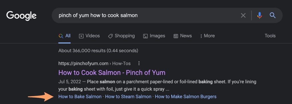 an arrow pointing to anchor links in google search results